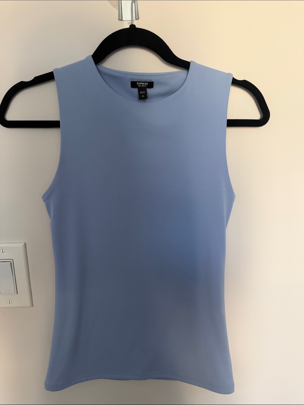 Express body contour Sleeveless Crewneck Tank - Light Blue